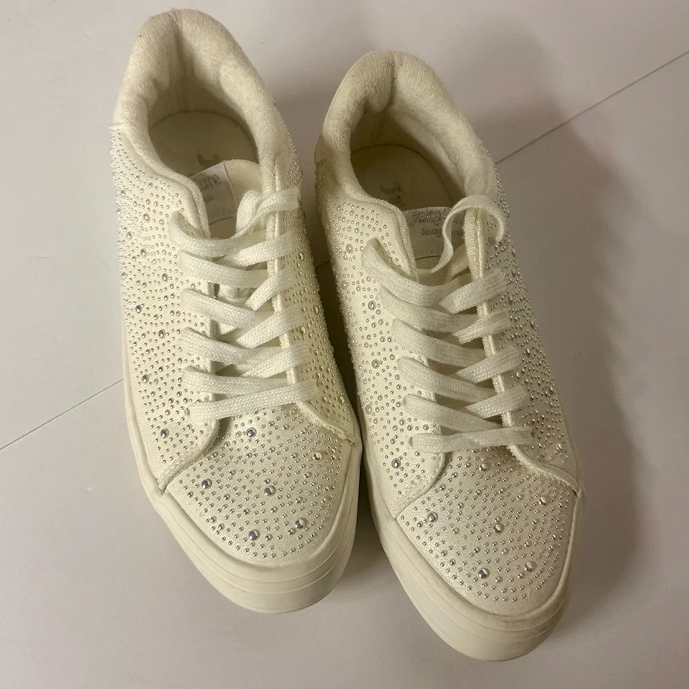 Juicy Couture White Sneakers Classic Low-Top Design size‎ 9.5